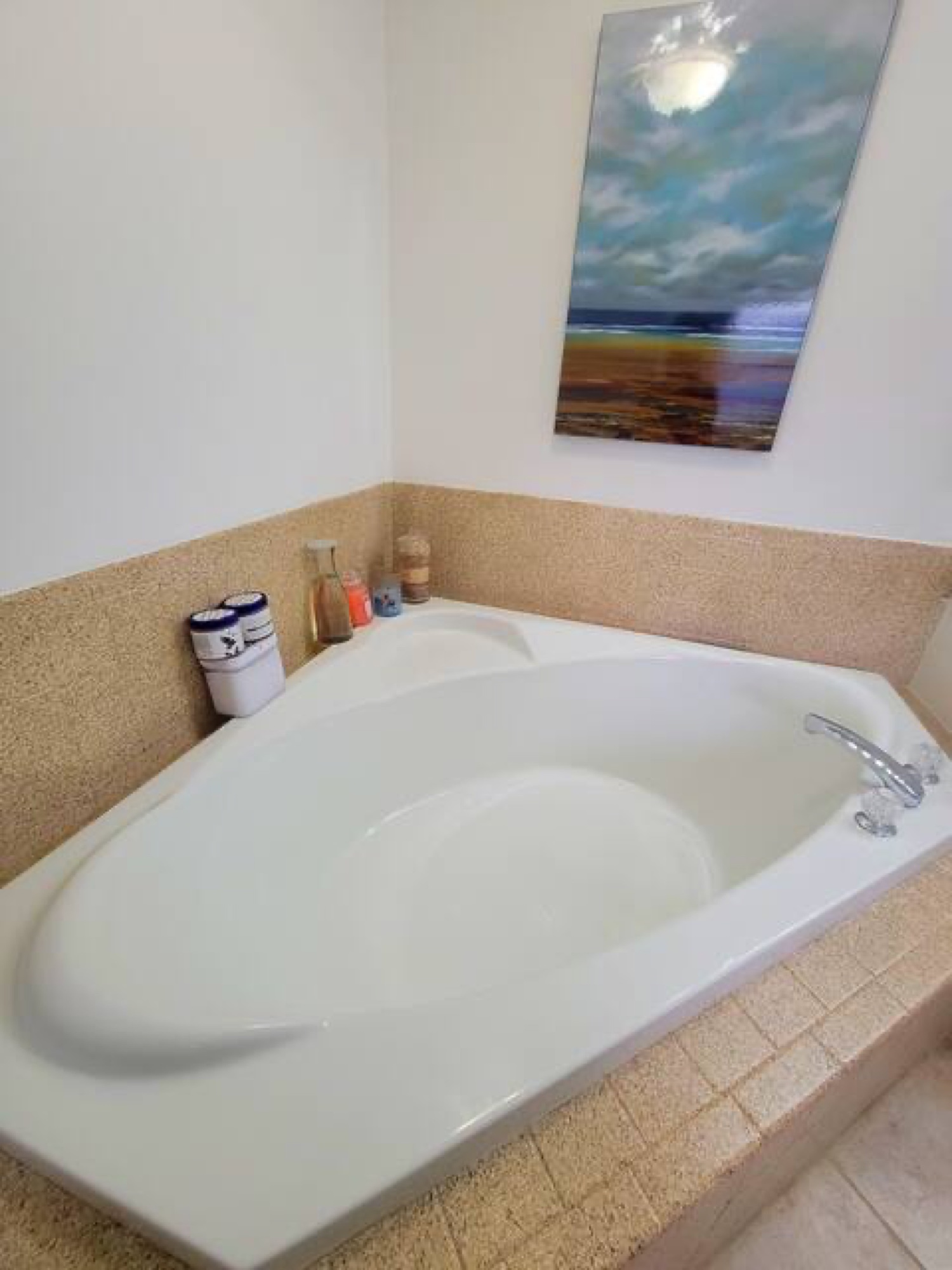 Two-person soaking tub in the primary bath