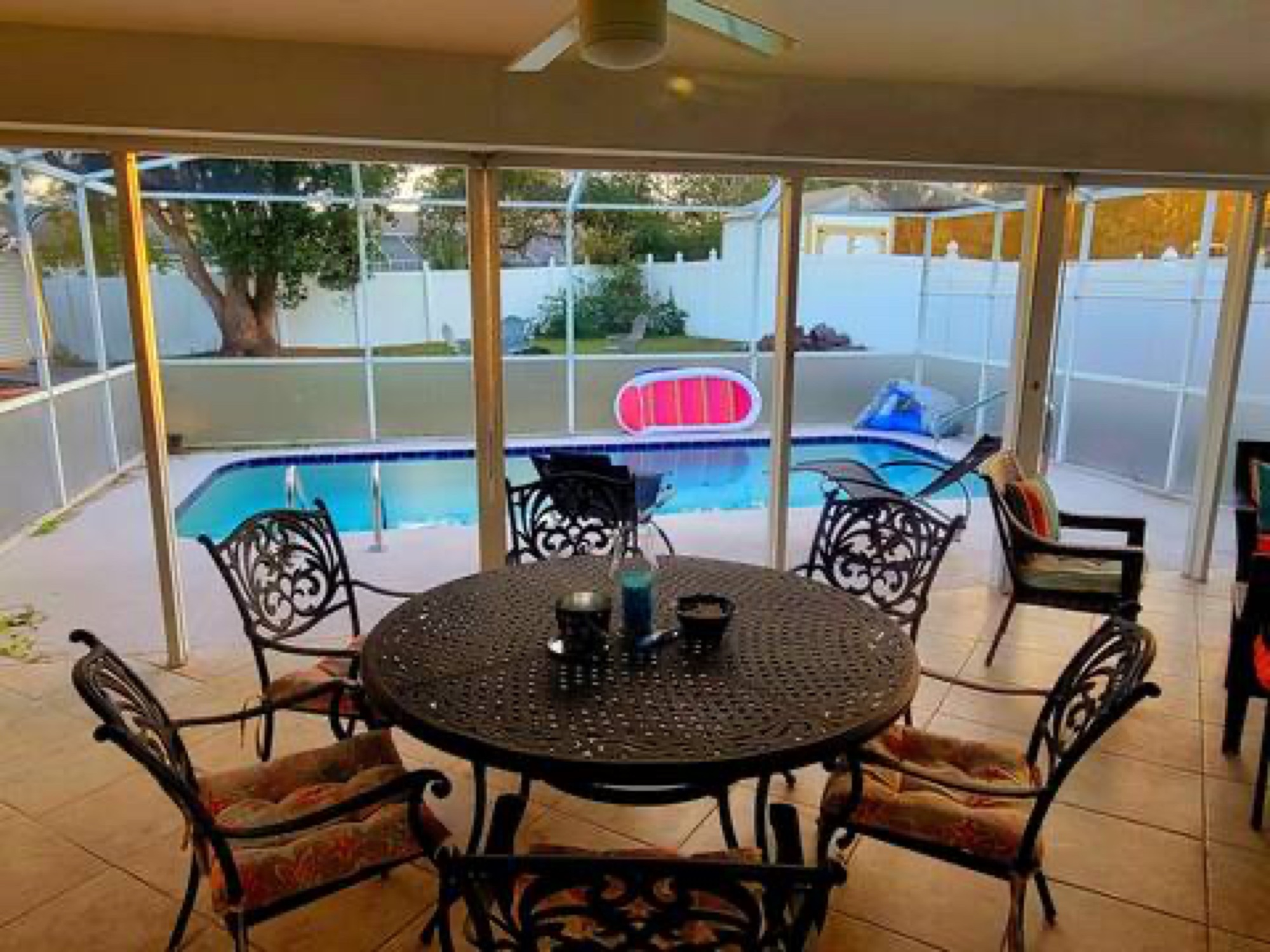 Screened lanai with outdoor dining