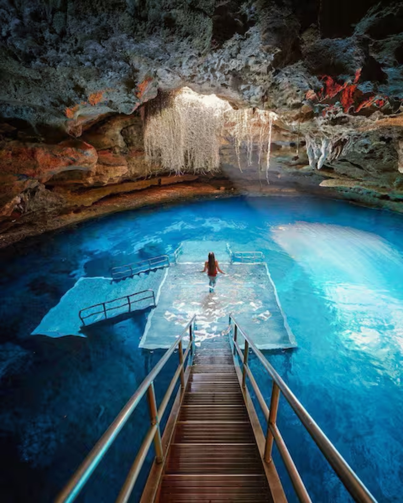 Devil's Den underground spring in Williston, Florida